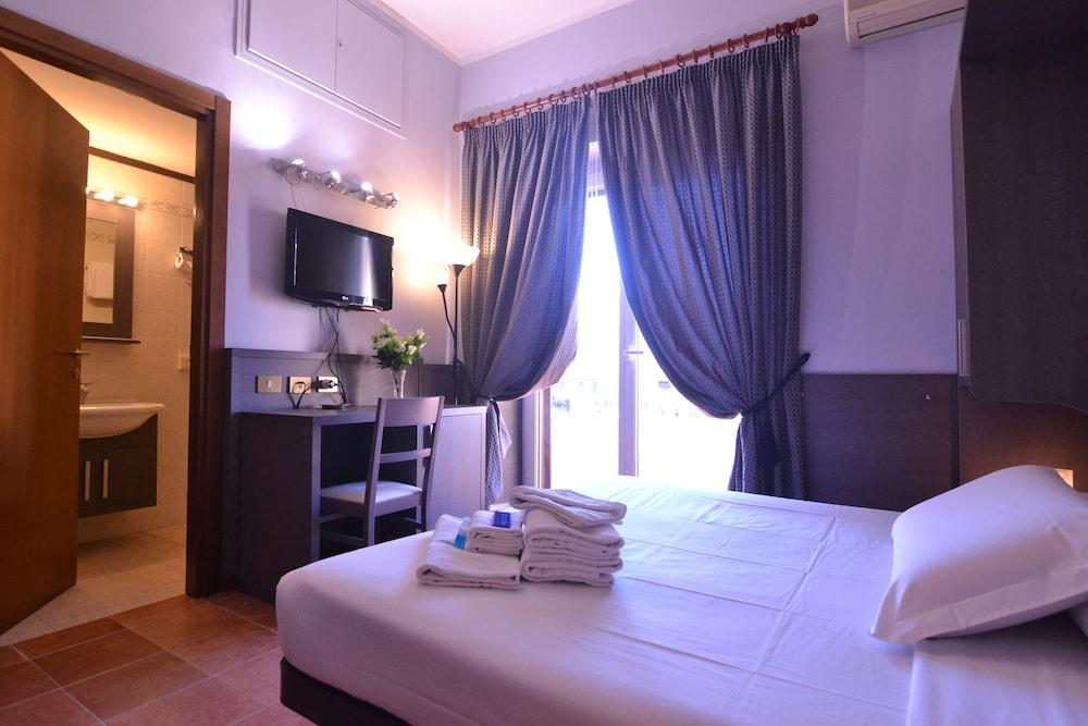 רומא Hotel Mirti מראה חיצוני תמונה
