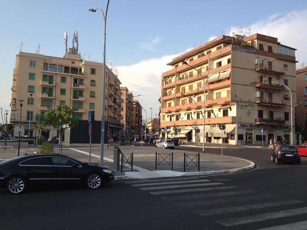 רומא Hotel Mirti מראה חיצוני תמונה