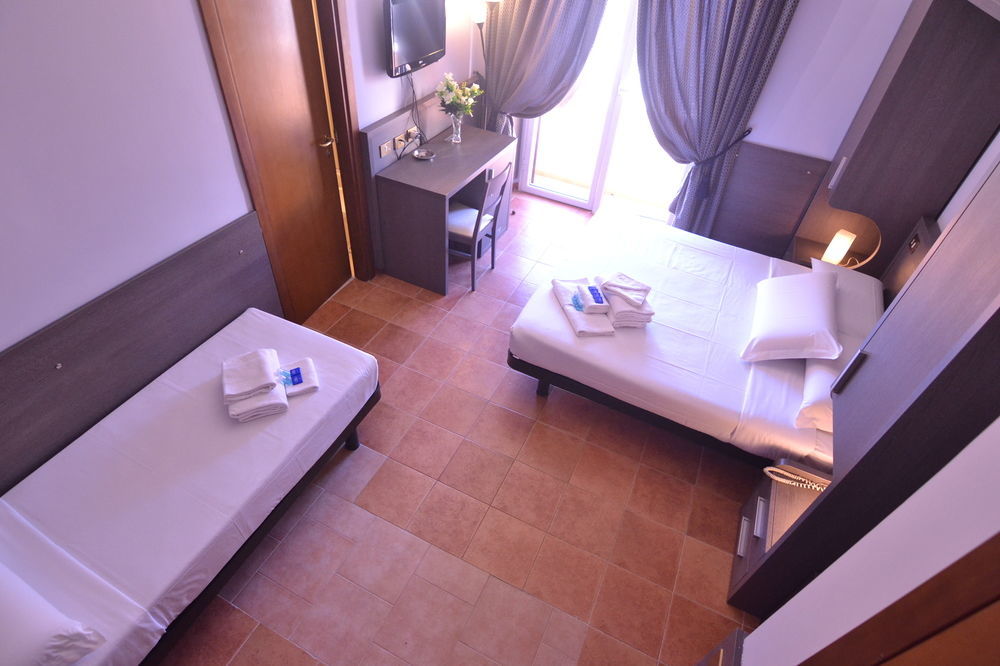 רומא Hotel Mirti מראה חיצוני תמונה